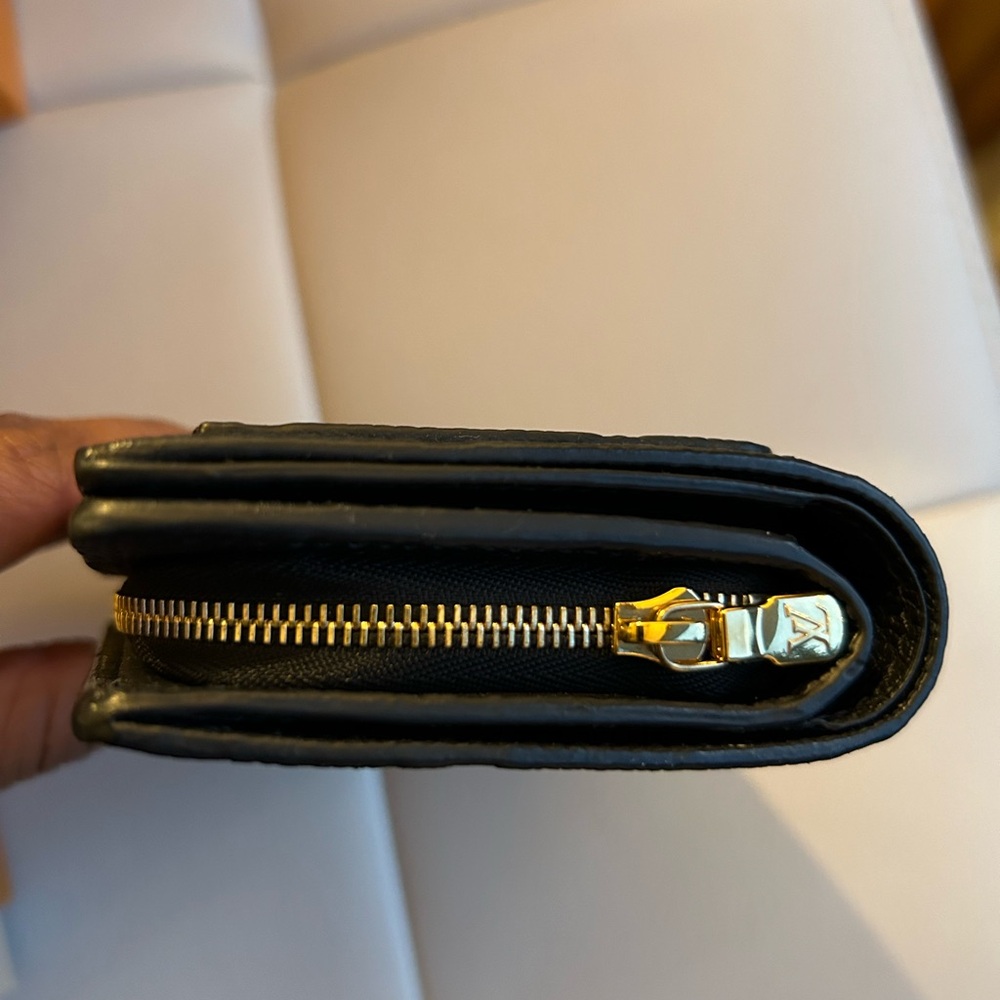 Brand New- Louis Vuitton Cléa Wallet - Full Set - Picture 5 of 11
